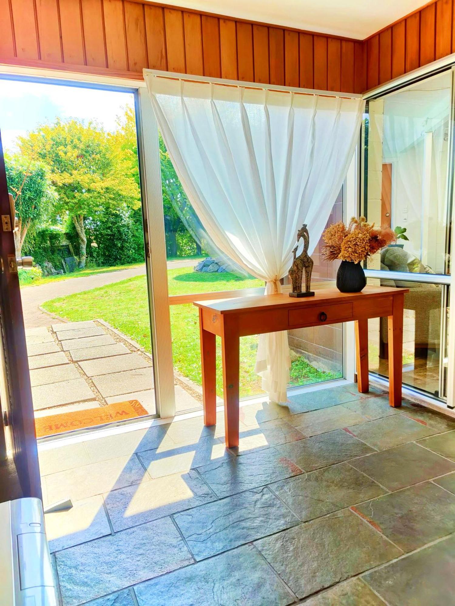 Delight In Birch-Lake View Holiday Home Taupo Exterior foto