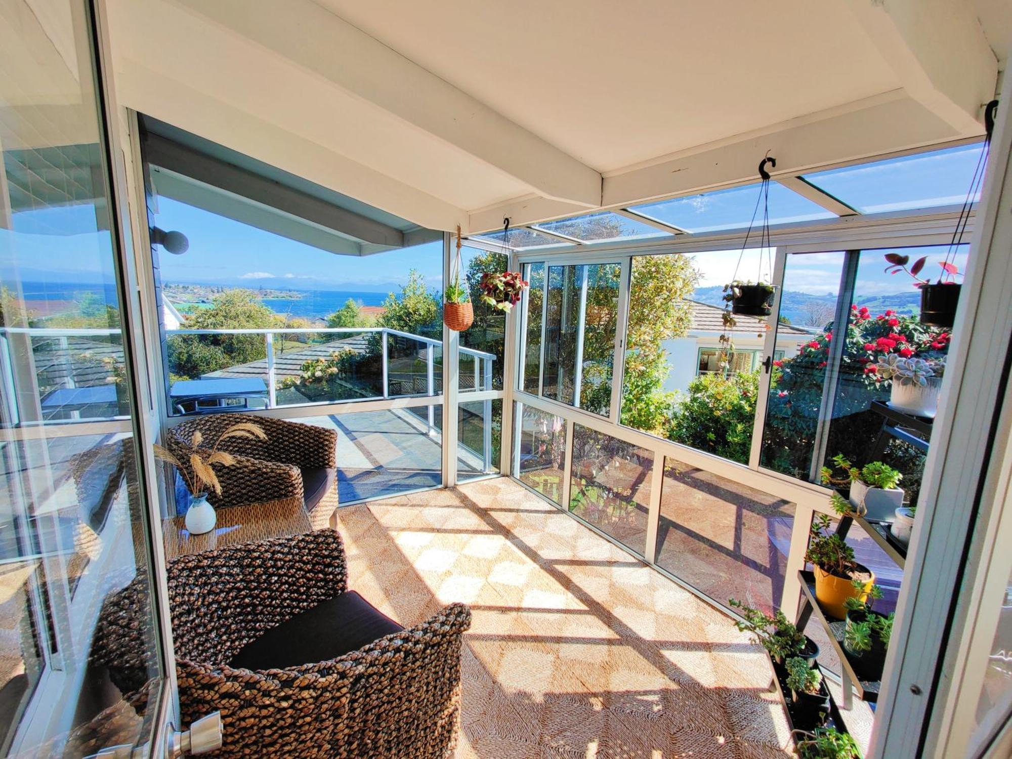 Delight In Birch-Lake View Holiday Home Taupo Exterior foto
